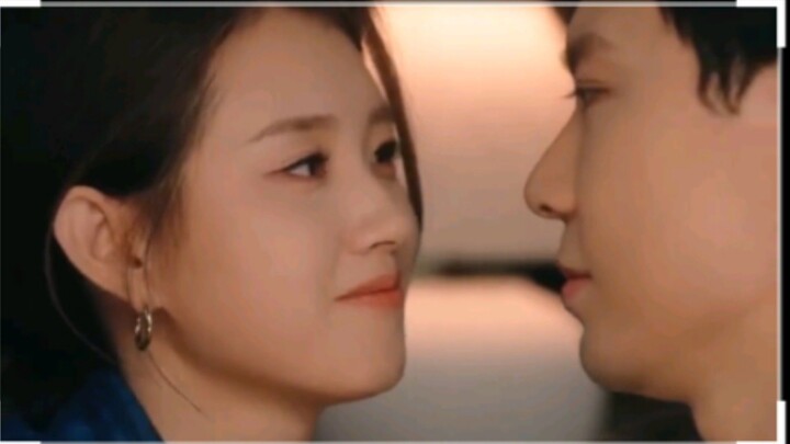 Eight years after their breakup, they meet again. She initially thinks the CEO is showing off.