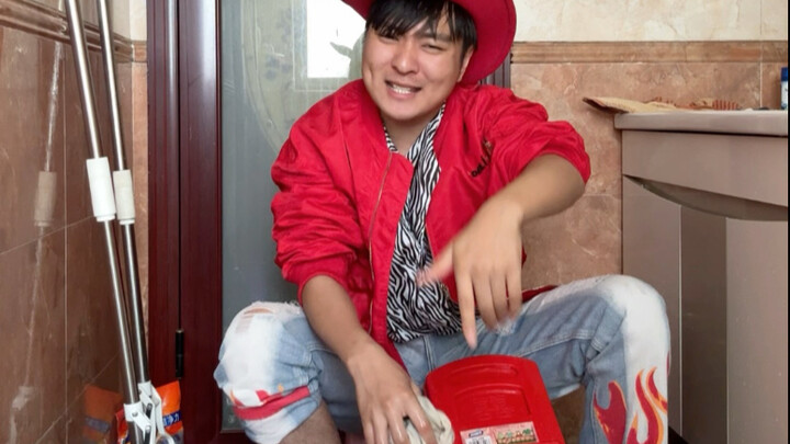 Lagu adaptasi Maps: A-Mei berlutut menggosok papan cuci!