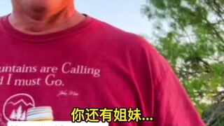 网友帮66岁、自幼被收养的爸爸，找到了他的亲生父亲。妈妈告知后，爸爸喜极而泣...