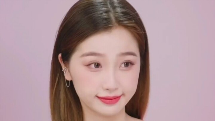 การแต่งหน้าที่ดื่มด่ำของ Yu Shuxin