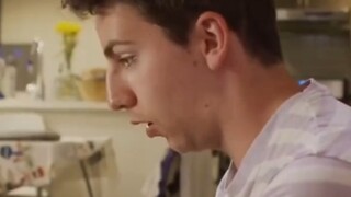 عندما يكون لديك صديق مزعج للغاية، لكنك تفكر في كيفية التعامل معه