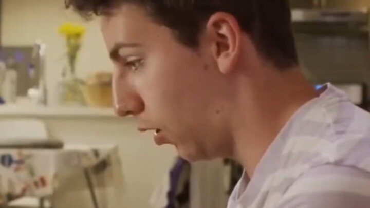 Ketika kamu punya teman yang sangat menyebalkan, tapi kamu tahu cara menghadapinya