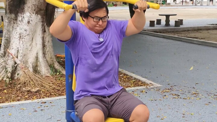 Saya yang begitu gemuk, bagaimana bisa melakukan double arm? seperti ini: