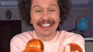 【杂耍菲宾】你能把杂耍球玩的如此顺溜吗？来看看来自俄罗斯的菲宾怎么做的~