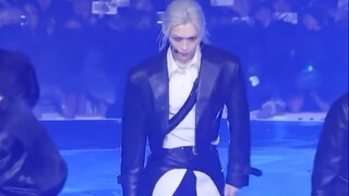 مقارنة بين قوة الرقص عند وقوف لي لونغفو في المركز (C) وفي أقصى الطرف لنفس المقطع الفرعي