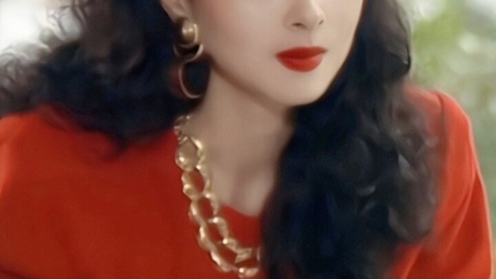 A divinely gifted actress! Whether in period dramas, modern roles, or amid shifting beauty trends, t