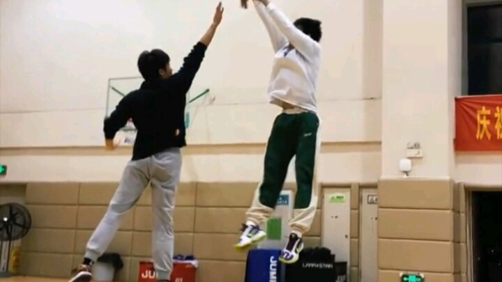 "Ini makhluk-makhluk dewa atau siluman apa saja?"