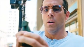 歹徒向男人仍来一颗手雷，男人本想扔回去，不料发生了悲惨的结局