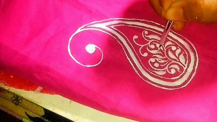 Handpainting on blouse pis