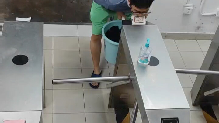 我的牛马舍友