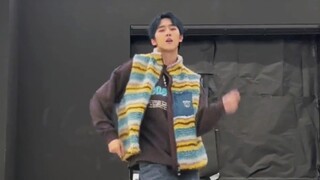 Zhao Rang danced Wang Yaoqing's "Encore King" domineering swing dance expression management is very 
