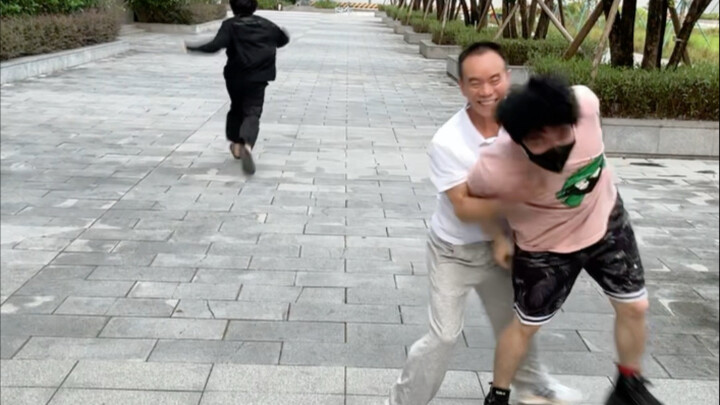 Semakin benci, semakin jauh lari.