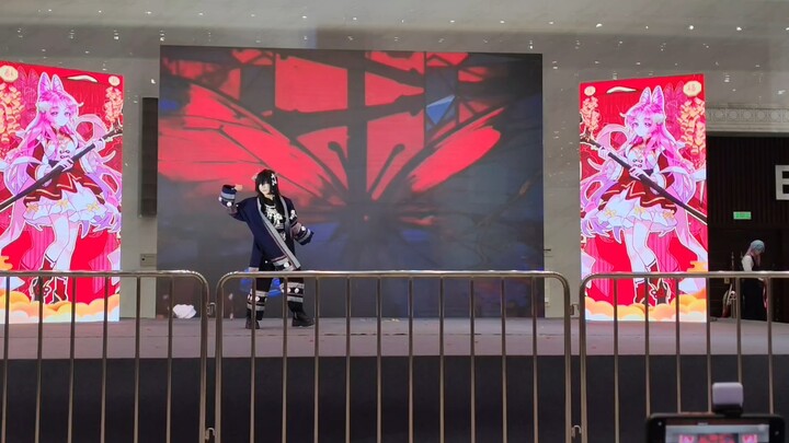 I danced “Qing Gu” at the comic con.