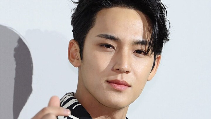 230429 SEVENTEEN Kim Min-kyu LV event, no standing room