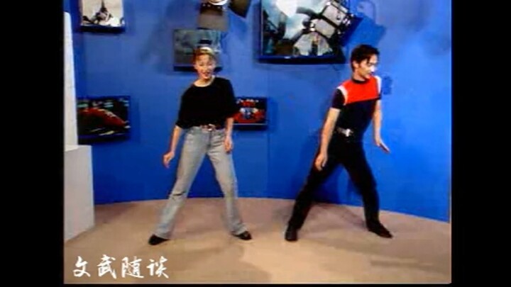 Demonstrasi gerakan dansa disko tahun 1990-an