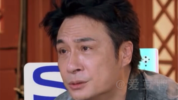 Mồm của Feynman giống hệt bố.