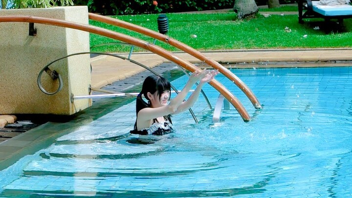 ว่ายน้ำ... ว่ายน้ำ... ว่ายน้ำ... ว่ายน้ำ... ชุดว่ายน้ำ? ครั้งแรกนี่มันน่าเขินจริงๆ ⁄(⁄ ⁄•⁄ω⁄•⁄ ⁄)⁄