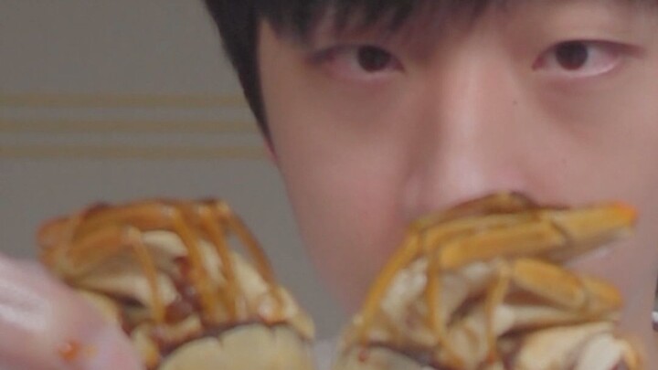 "Kepiting Mabuk dengan Ukiran Bunga"