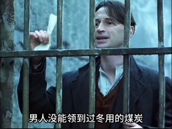 بسبب استيقاظه متأخرًا جدًا، لم يتمكن الرجل من الحصول على الفحم لفصل الشتاء، ولذلك لم تستطع طفلته الص