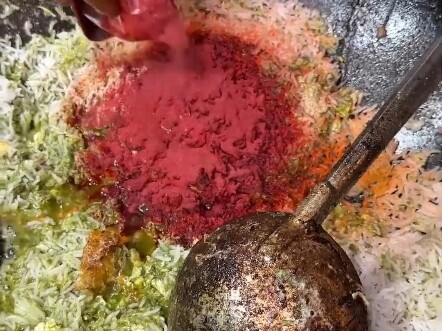 Indian street fried rice, various powders, the more you fry it, the thicker it becomes