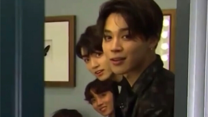 [Bahan impian Bangtan] “Oh? Sudah lupa pada para kakak?” Ayo cepat masuk!