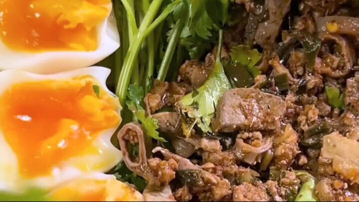 กินลาบเหนือ เผ็ดๆ