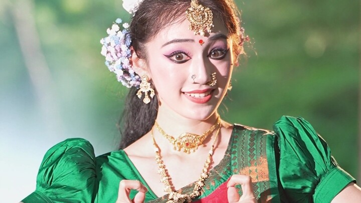 [Kuchipudi] May the goddess’s blessings descend upon the world like sweet rain, cleansing it of all 