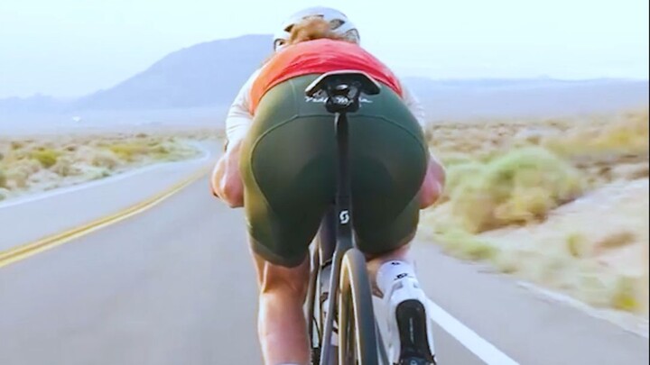 “Di setiap hal ada celah, di situlah cahaya masuk.”