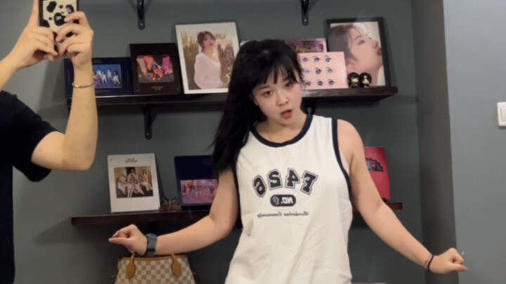 No one can miss Tian Junguo's 3D! Xiaobao dances so happily~