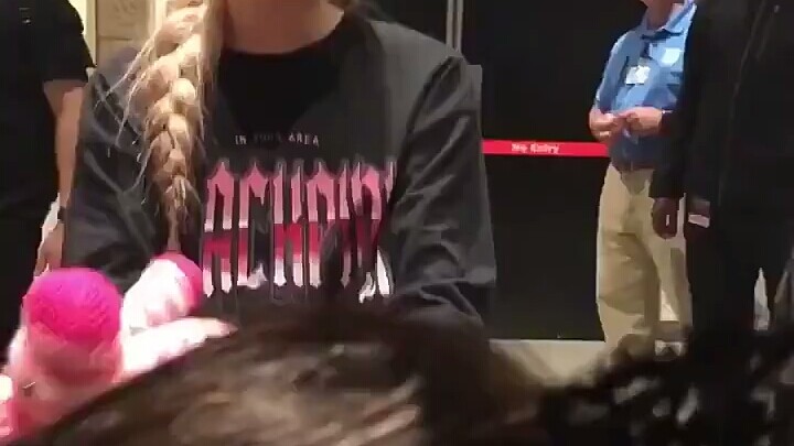 To be honest, the very first time I developed a crush on Chaeyoung was because of this video. That’s