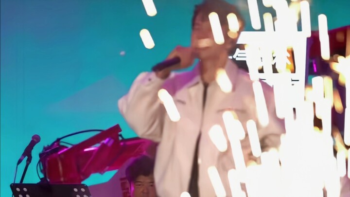 Hà Hạo Nam thuộc về sân khấu