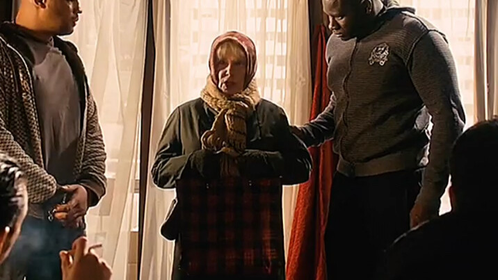 The genius saleswoman, an elderly lady, bakes cakes that hook anyone who tries them.