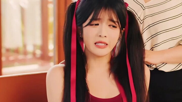 This guy sure is lucky in love—so enviable!