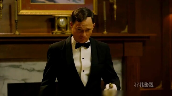 Thượng Đế đã tạo ra loài người trên bàn cát, nhưng lại coi họ như một trò tiêu khiển.