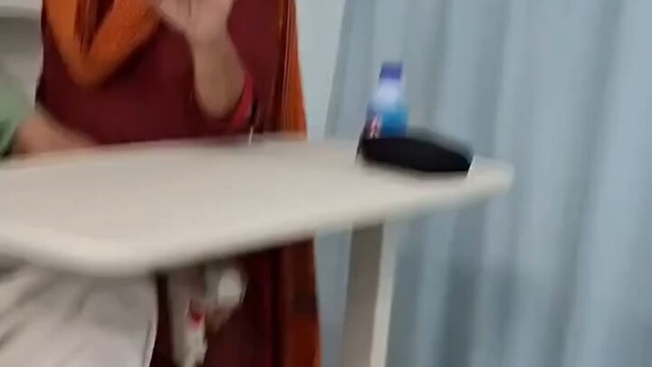 অসুস্থ বাবার পাশে চিকিৎসার বদলে সম্পত্তির দলিলে সই? 😔ভাইরাল ভিডিও ঘিরে উঠেছে নানা প্রশ্ন। ঘটনা সত্য