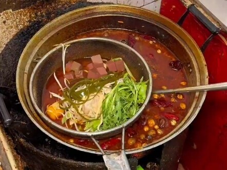 东北老式麻辣烫，在平方里开了20年