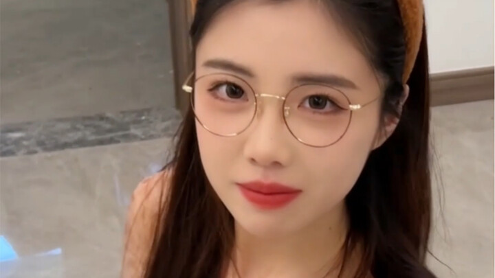 早这么穿不就完事儿了，还得是小短裙高跟鞋…