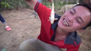 Cá Nhảy Ăn Cá Sống Món Ăn Kinh Dị - Nhịp Sống Tây Bắc