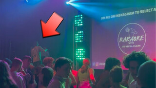 غنيت لأسطورة الراب "إم ثري" على مسرح أرقى مؤسسة تعليمية في بريطانيا! شعور رائع جدًا!