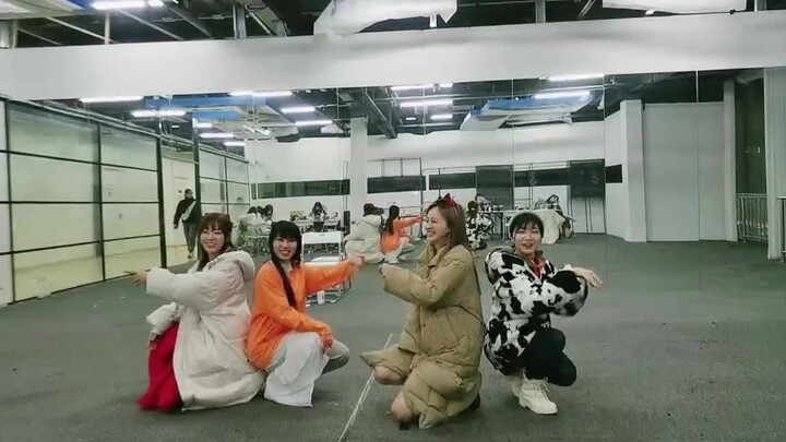 【Puff Meow X Doudouzi X Taoyuan Jiujiu X Han Xiaomu】Lingkaran dan Titik-Titik
