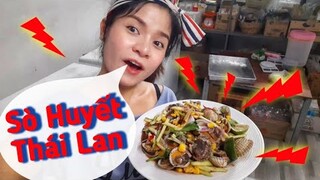 Bé Nisa Làm Món Sò Huyết Siêu Cay Thái Lan | Duy Nisa