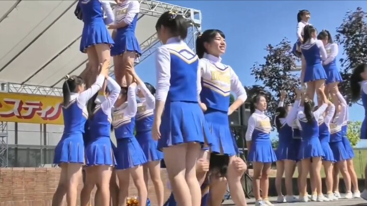 Japanese middle school cheerleading dance