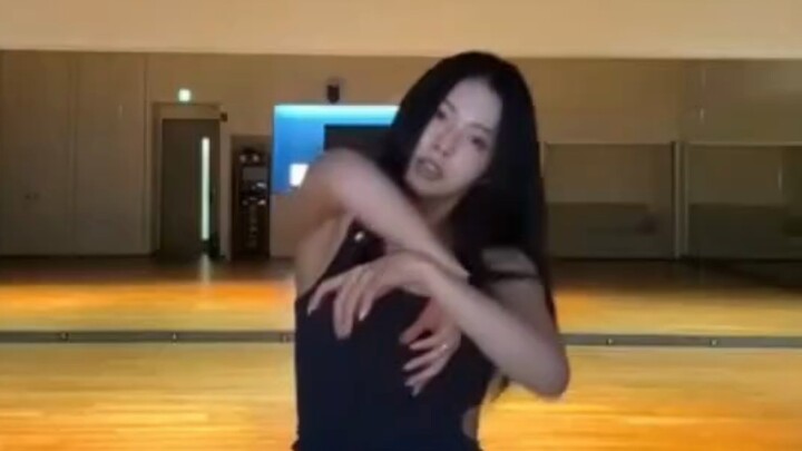 Jang Gyu-jeong live-streamed a dance to “WDA” (I was really blown away by Yoo Ji-min’s makeup and st