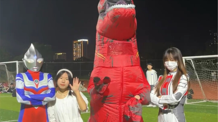 จัดศึกอุลตร้าแมนปะทะสัตว์ประหลาดกลางสนามกีฬา