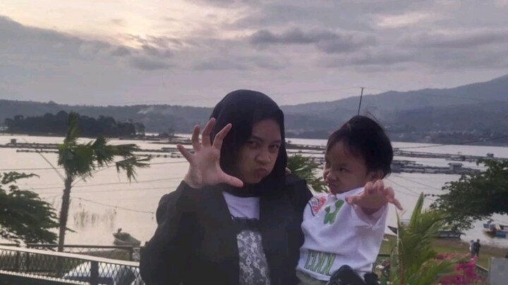 gaya nya ade sama kaka🗿