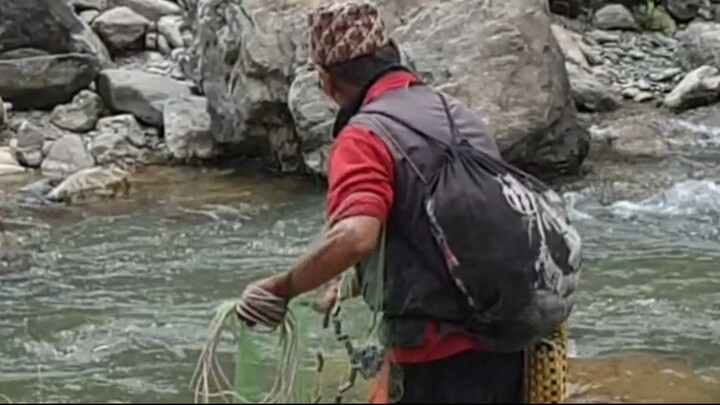 cast net fishing in Nepal | himalayan trout fishing with handmade cast net |