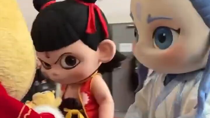 زهير وشيونغ دا وشيونغ إير يتقاتلون في رقصة عبر الإنترنت🤣