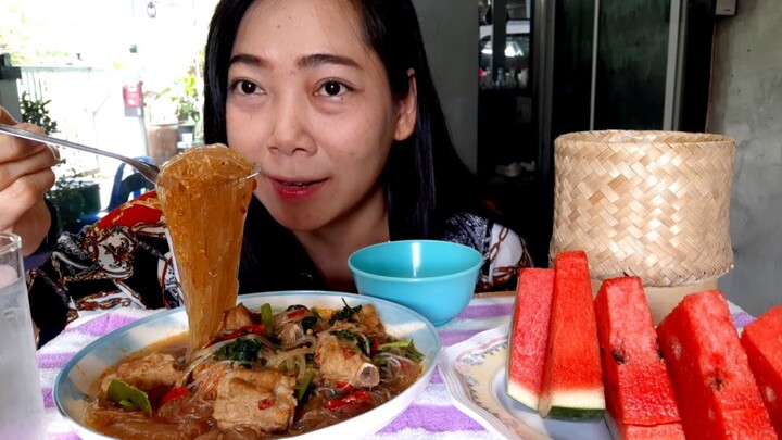 แกงวุ้นเส้นใส่ซี่โครงหมูค่ะเมนูพี่พี่ขอมาเป็นแกงอ่อมน้ำปลาร้านะคะอร่อยมาก