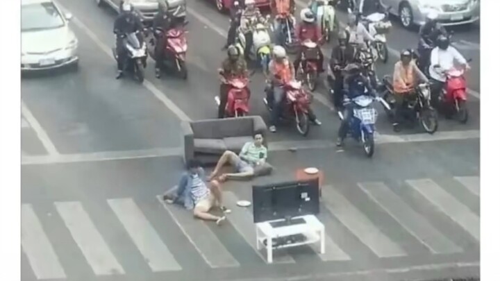 สองคนนี้อยู่ในระดับสังคมแบบไหนกันนะ?