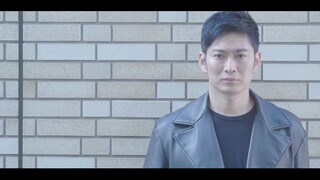 Matsuda Satoshi dan Akiyama Ren versi "Kamen Rider Ryuki" OP